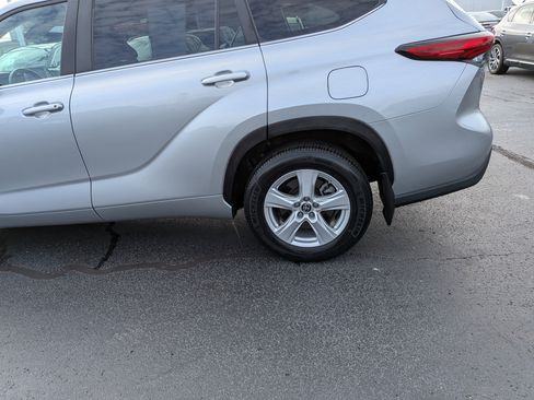 Used 2023 Toyota Highlander L image 7