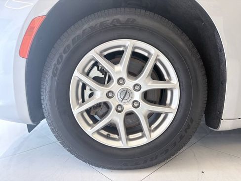 Used 2024 Chrysler Pacifica Touring-L FWD image 40