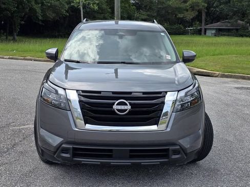 Used 2024 Nissan Pathfinder SV FWD image 2