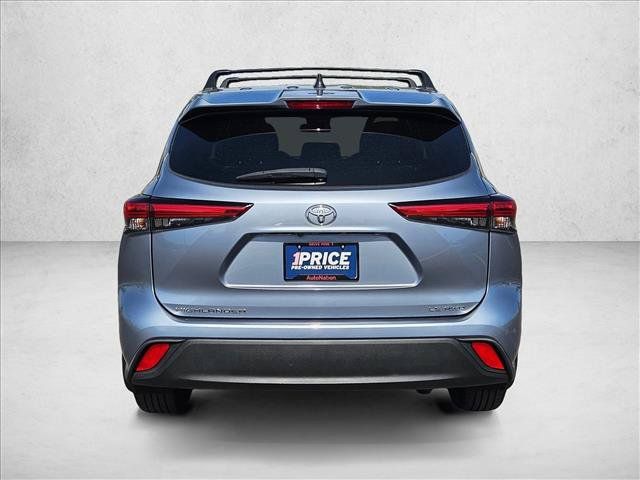 Used 2022 Toyota Highlander LE AWD/4WD image 7