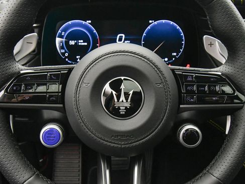 Used 2025 Maserati Grecale GT AWD/4WD image 32