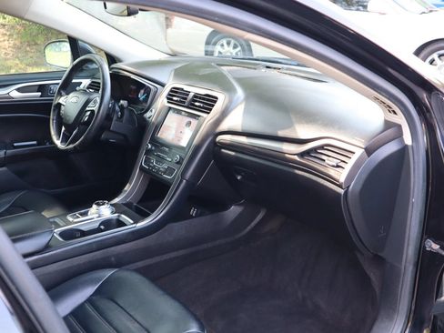 Used 2019 Ford Fusion SEL FWD image 15