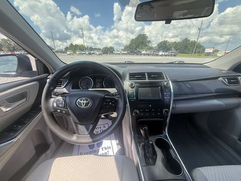 Used 2016 Toyota Camry LE FWD image 9