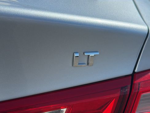 Used 2018 Chevrolet Malibu LT FWD image 10