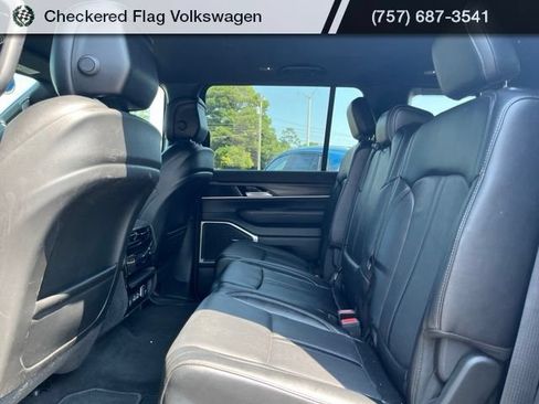 Used 2024 Jeep Wagoneer Series II w/ Flexible Seating Group AWD/4WD image 26