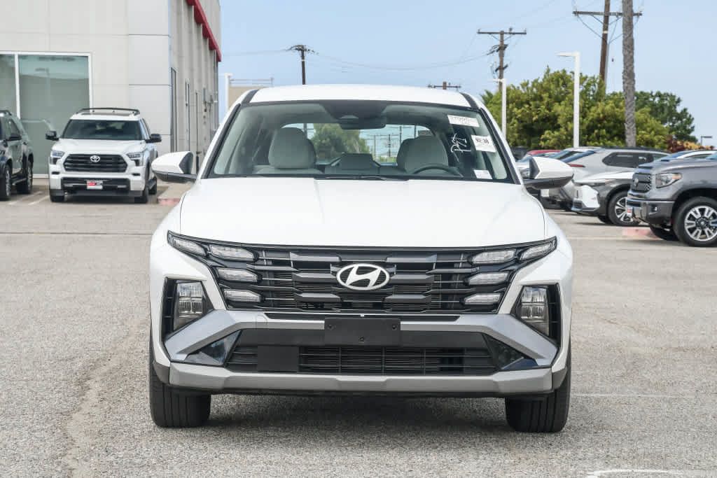 Used 2025 Hyundai Tucson SE FWD image 2