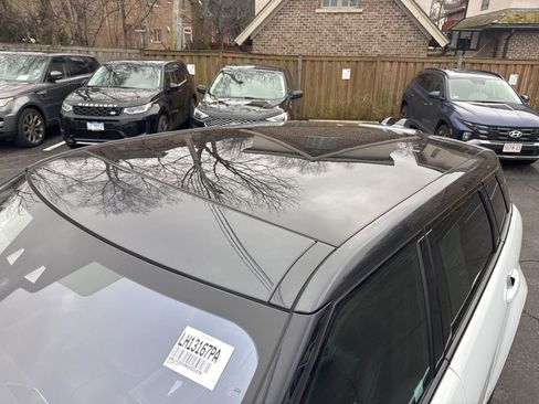 Used 2019 Land Rover Range Rover Evoque Landmark Edition image 3