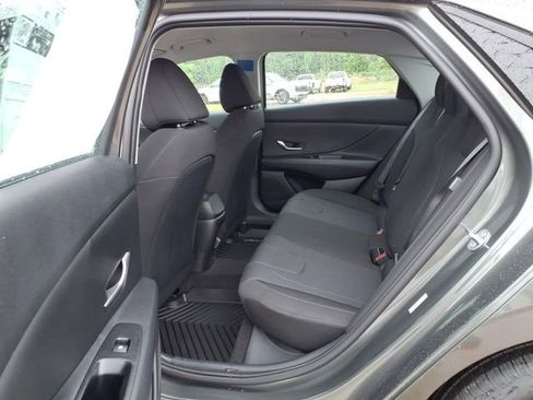 New 2026 Hyundai Elantra SE FWD image 19