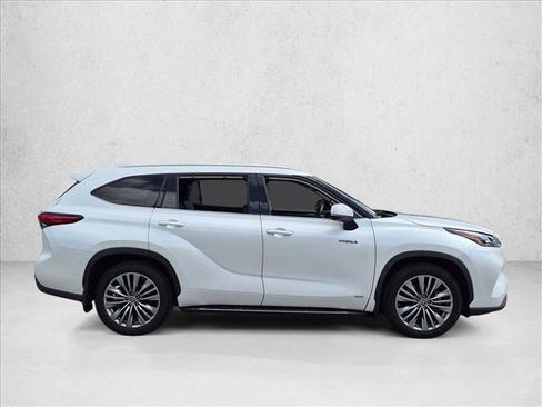 Used 2021 Toyota Highlander Platinum AWD/4WD image 3