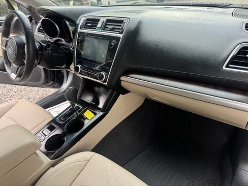 Used 2018 Subaru Outback 2.5i Limited AWD/4WD image 19