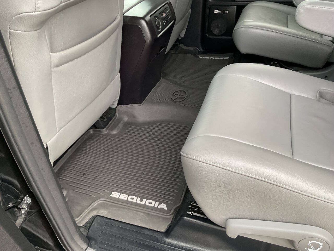 Used 2018 Toyota Sequoia Limited w/ Safety & Convenience Package AWD/4WD image 38