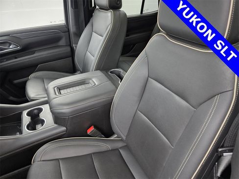 Used 2023 GMC Yukon SLT w/ SLT Premium Package image 11