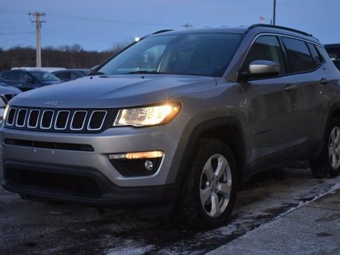 Used 2019 Jeep Compass Latitude image 12