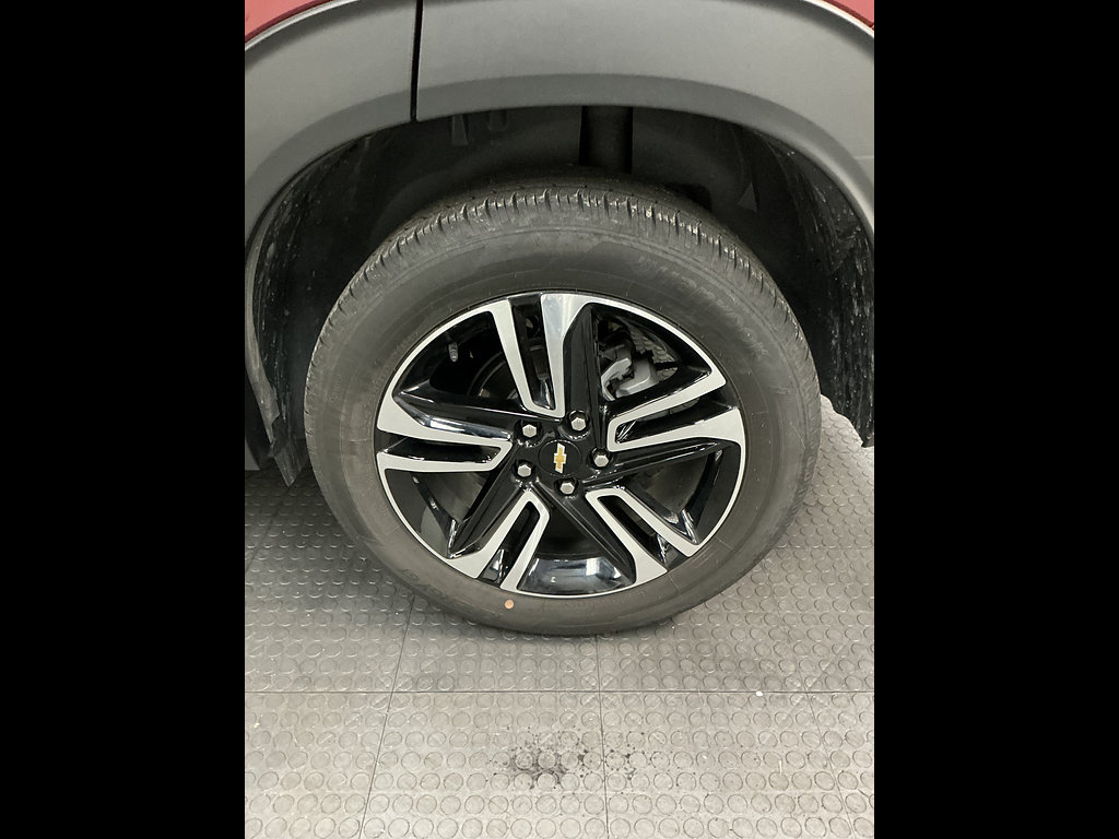Used 2025 Chevrolet TrailBlazer LT w/ LT Cold Weather Package FWD image 35