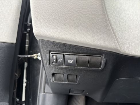 Used 2023 Toyota Corolla Cross L image 15