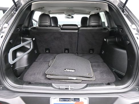 Used 2018 Jeep Cherokee Latitude Plus image 14