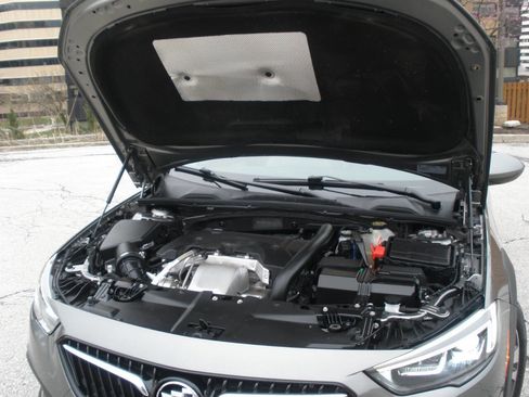 Used 2019 Buick Regal Essence w/ Driver Confidence Package I AWD/4WD image 12