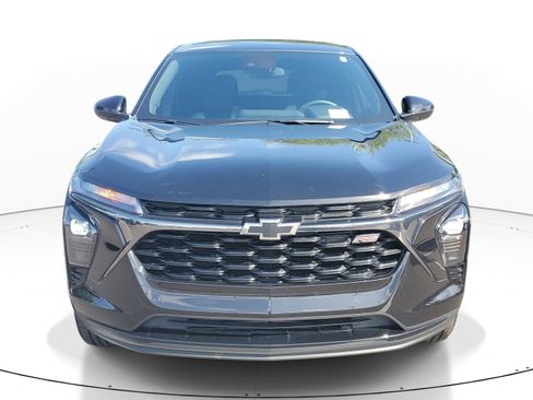 Used 2024 Chevrolet Trax RS w/ Driver Confidence Package FWD image 2
