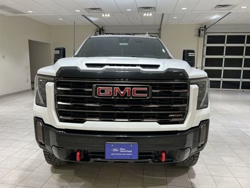 Used 2024 GMC Sierra 2500 AT4X image 2
