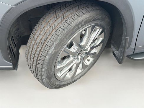 Used 2023 Toyota Highlander Limited AWD/4WD image 37