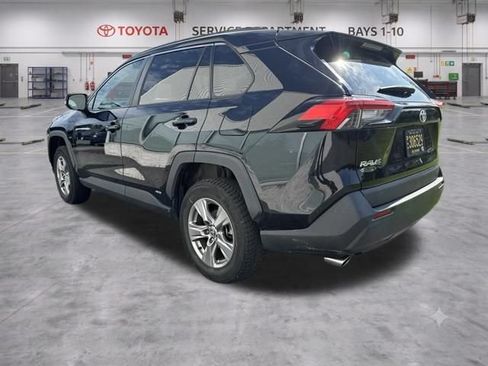 Used 2022 Toyota RAV4 XLE AWD/4WD image 4