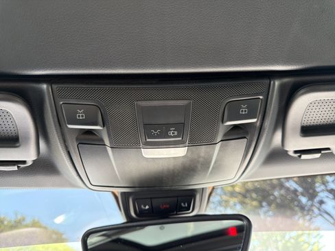 Used 2017 Mercedes-Benz SLC 300 image 29