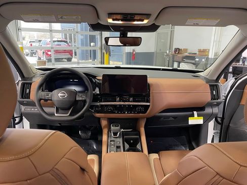 New 2026 Nissan Pathfinder Platinum image 9