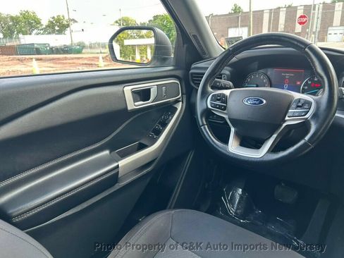 Used 2022 Ford Explorer XLT AWD/4WD image 51