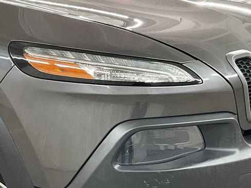 Used 2015 Jeep Cherokee Trailhawk w/ Comfort/Convenience Group image 29