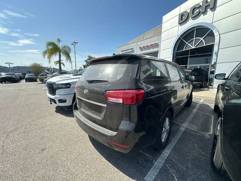 Used 2018 Kia Sedona L FWD image 3