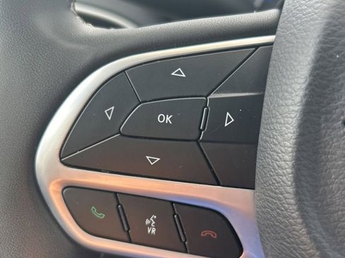 Used 2023 Chrysler Pacifica Touring-L FWD image 31