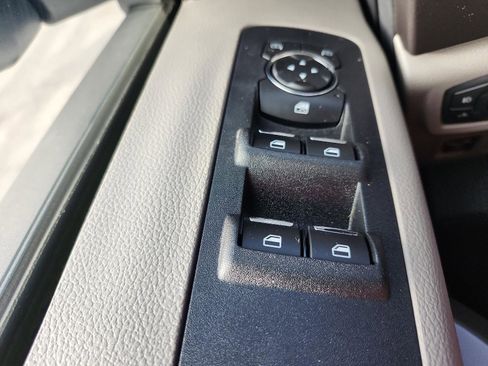 Used 2020 Ford F150 XLT image 19