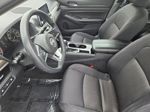 Used 2024 Nissan Altima 2.5 SV FWD image 19