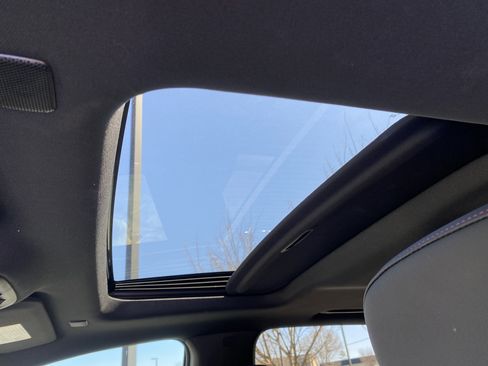 Used 2024 Chevrolet Colorado Z71 w/ Z71 Convenience Package 2 image 32