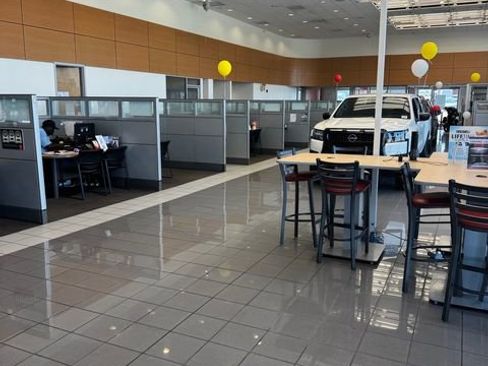 Used 2024 Nissan Armada SL w/ Captain's Chairs Package RWD image 9