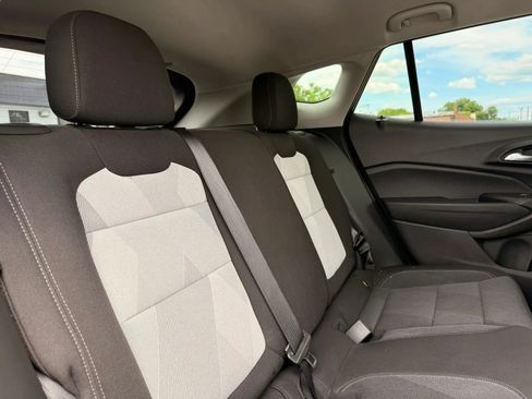 Used 2024 Chevrolet Trax LS w/ LS Convenience Package FWD image 30