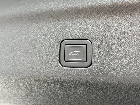 Certified 2024 Cadillac Escalade ESV Premium Luxury Platinum AWD/4WD image 27