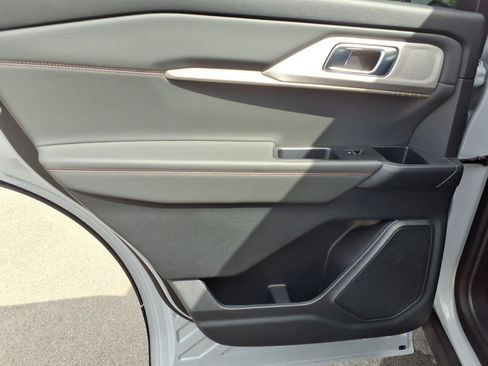 Used 2026 Ford Explorer Active RWD image 14