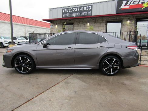 Used 2019 Toyota Camry XSE image 2