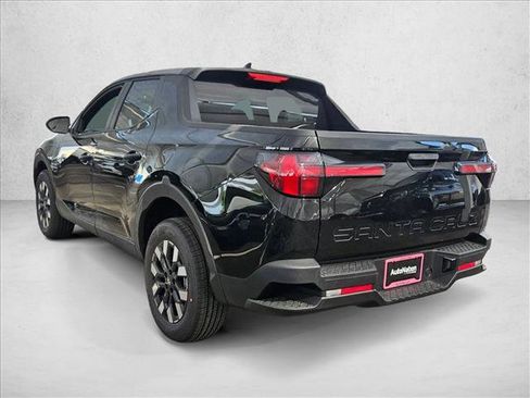 Used 2025 Hyundai Santa Cruz SE FWD image 9