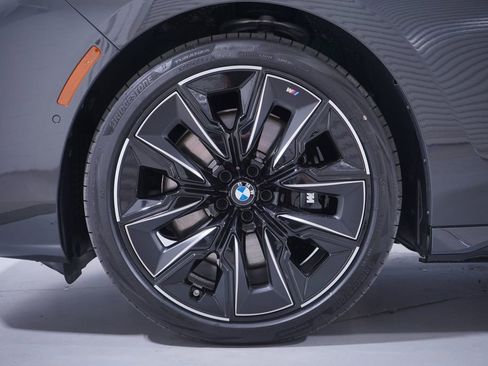 New 2026 BMW 760i xDrive w/ Executive Package image 2