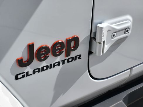 Used 2021 Jeep Gladiator Mojave AWD/4WD image 27