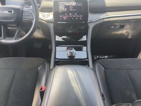 Used 2023 Jeep Grand Cherokee Altitude RWD image 17
