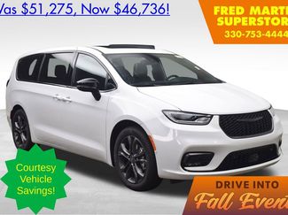 New 2026 Chrysler Pacifica Select image 1