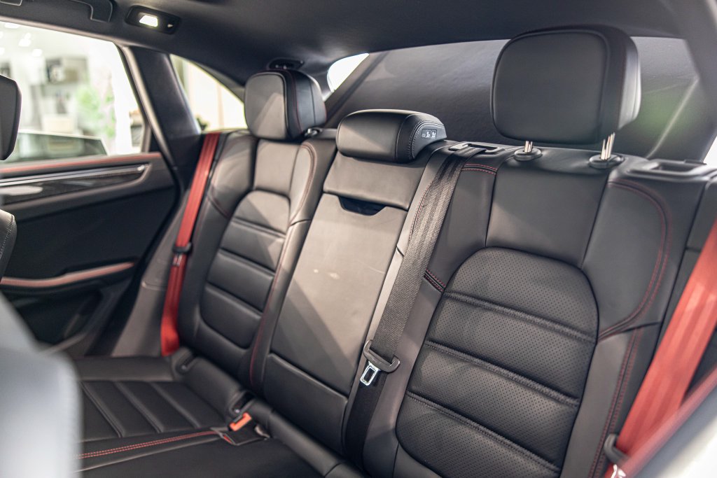 Used 2023 Porsche Macan GTS w/ Sport Chrono Package AWD/4WD image 33