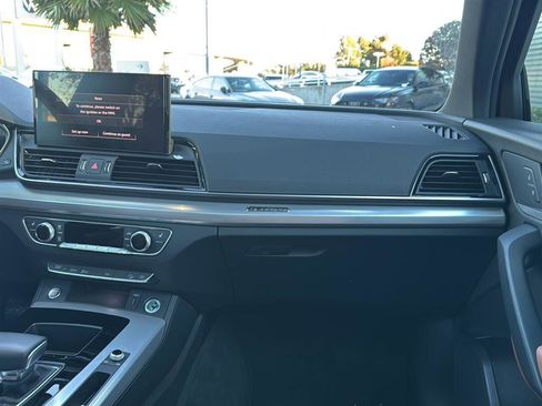 Used 2025 Audi Q5 2.0T Premium image 11