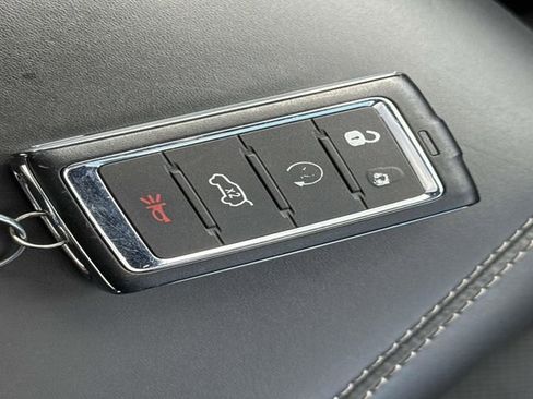 Used 2024 Jeep Grand Cherokee Overland w/ Luxury Tech Group IV AWD/4WD image 10