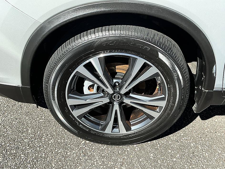 Used 2019 Nissan Rogue SV w/ Premium Package AWD/4WD image 7