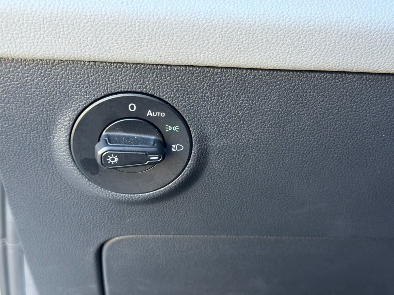 Used 2023 Volkswagen Taos SE w/ Panoramic Sunroof Package FWD image 29