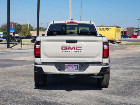 New 2026 GMC Canyon Elevation w/ Convenience Package image 8